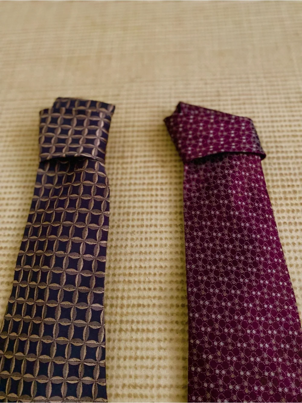 2 Donna Karan New York Men’s 100% Silk Ties. Prints. Black & Burgundy.